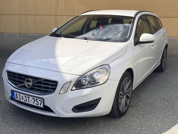 Volvo V60 2.0 D [D3] Momentum Geartronic Vezrl...